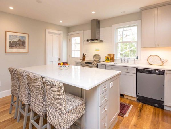 Cape Cod Home 994632