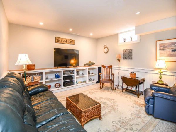 Cape Cod Home 994632