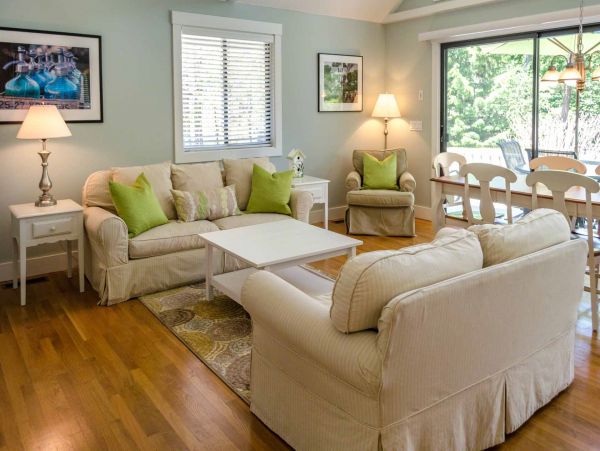 Cape Cod Home 994633