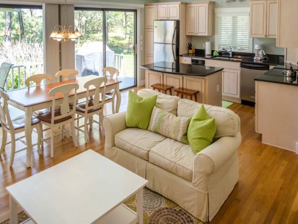 Cape Cod Home 994633