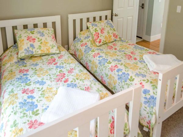 Cape Cod Home 994633