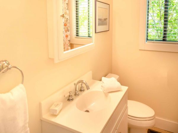 Cape Cod Home 994633