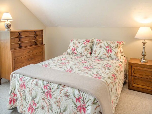 Cape Cod Home 994633