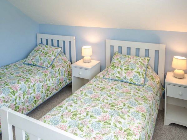 Cape Cod Home 994633