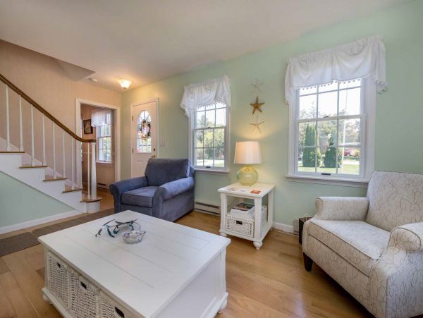 Cape Cod Home 994634