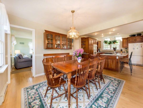 Cape Cod Home 994634