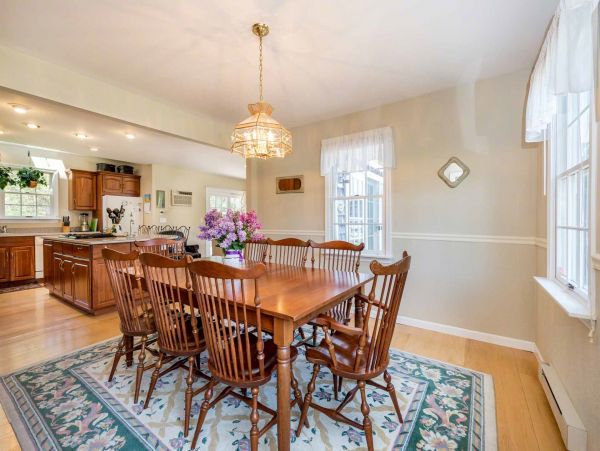 Cape Cod Home 994634