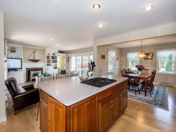 Cape Cod Home 994634