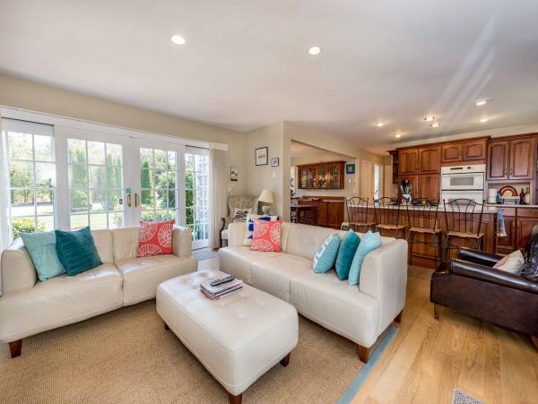 Cape Cod Home 994634