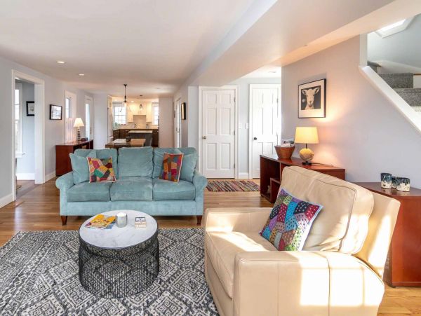 Cape Cod Home 994635