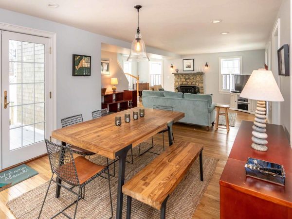 Cape Cod Home 994635