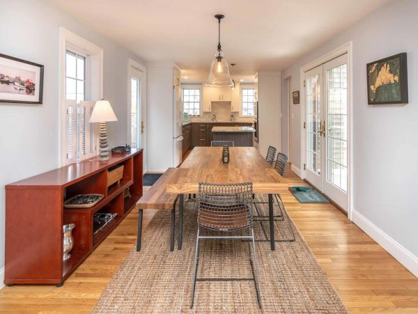 Cape Cod Home 994635