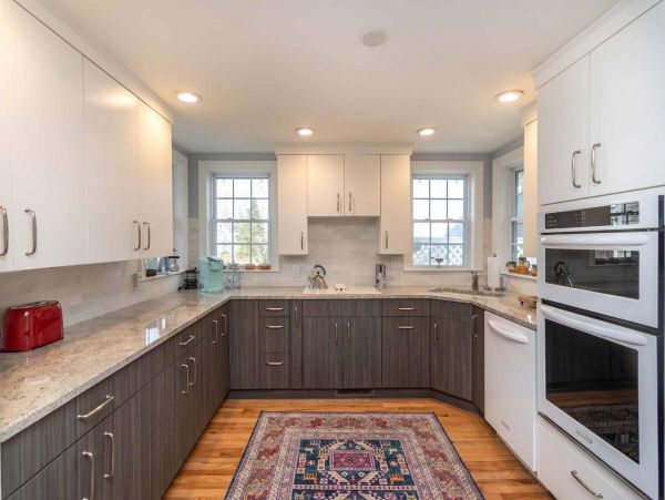 Cape Cod Home 994635