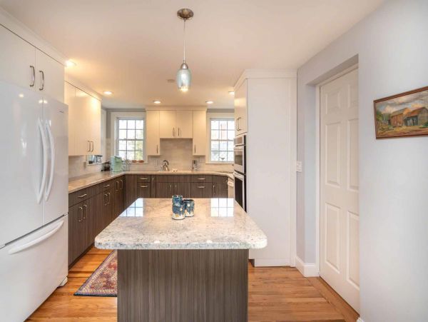 Cape Cod Home 994635