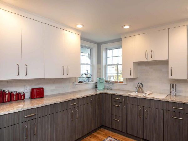 Cape Cod Home 994635
