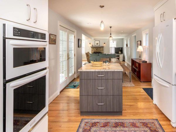 Cape Cod Home 994635