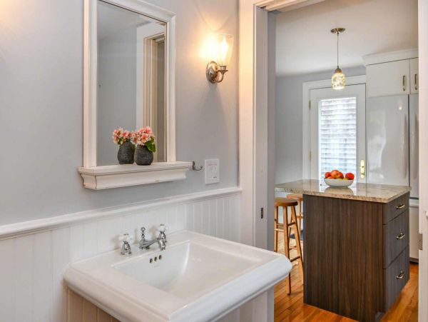 Cape Cod Home 994635