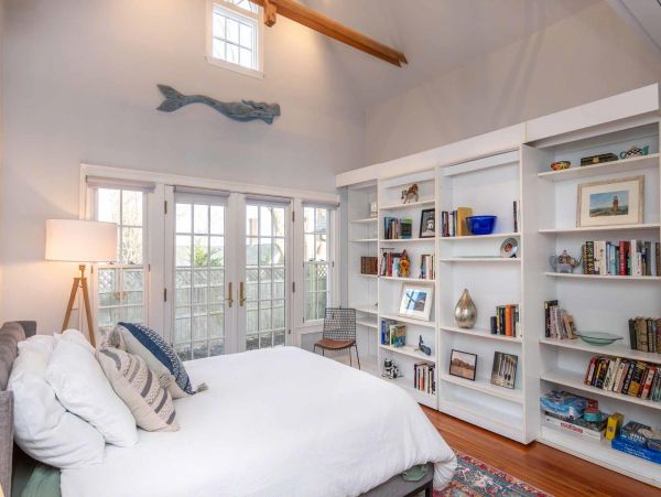 Cape Cod Home 994635