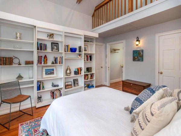 Cape Cod Home 994635