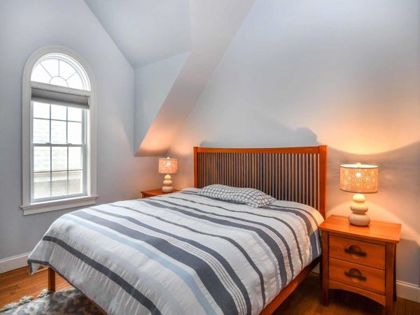 Cape Cod Home 994635