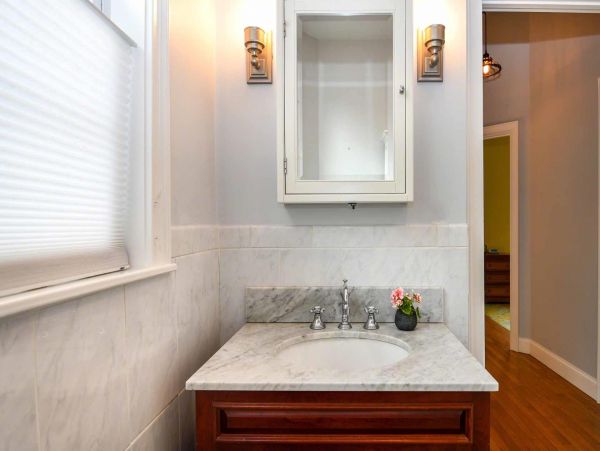 Cape Cod Home 994635