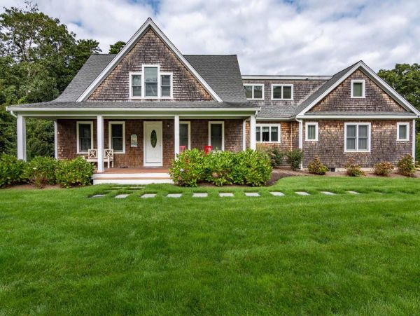 Cape Cod Home 994636
