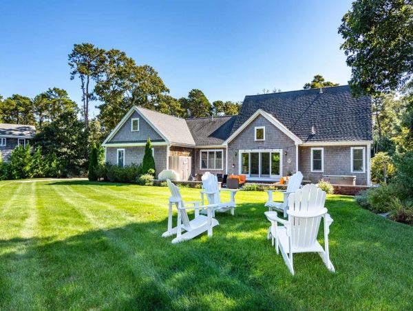 Cape Cod Home 994636