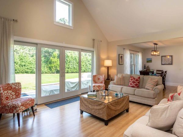 Cape Cod Home 994636