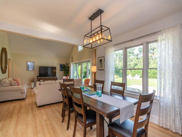 Cape Cod Home 994636