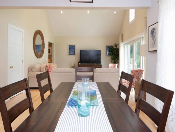 Cape Cod Home 994636