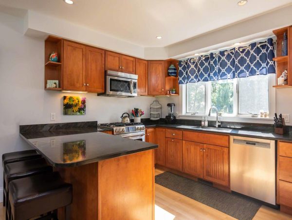 Cape Cod Home 994636