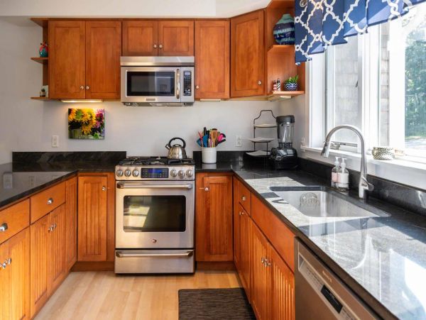 Cape Cod Home 994636