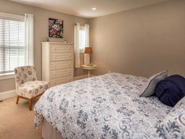 Cape Cod Home 994636