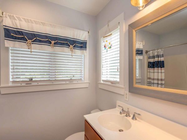 Cape Cod Home 994636
