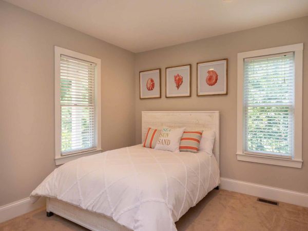 Cape Cod Home 994636