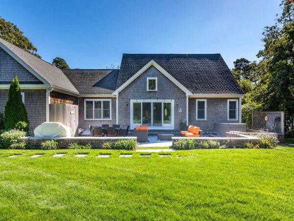 Cape Cod Home 994636
