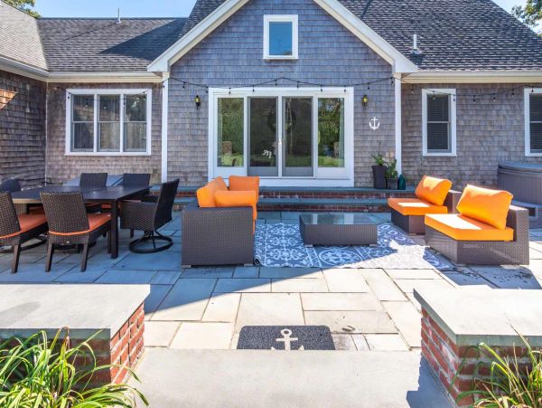 Cape Cod Home 994636