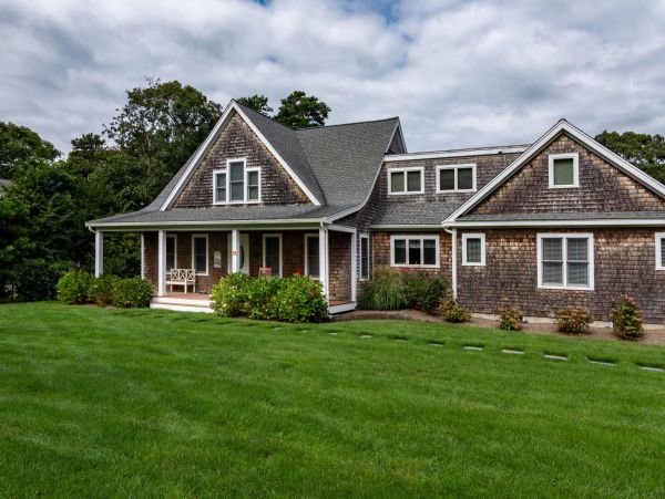 Cape Cod Home 994636