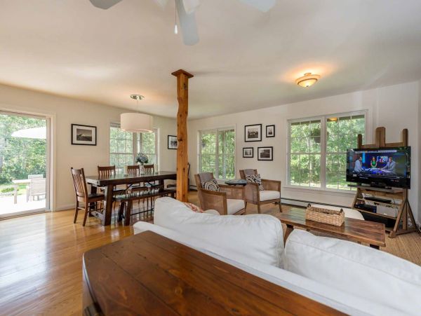 Cape Cod Home 994637