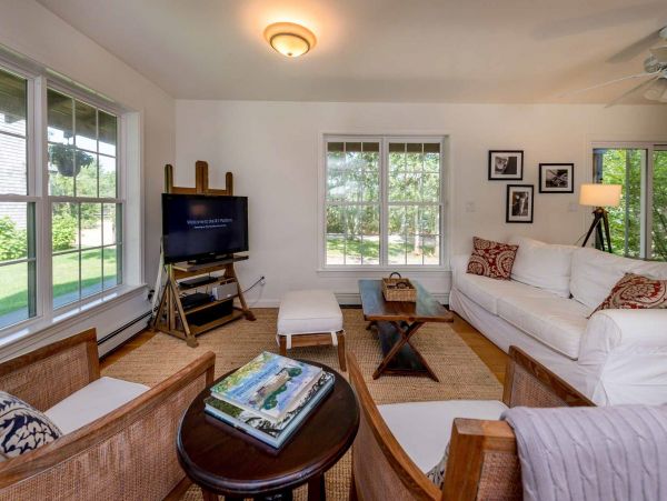 Cape Cod Home 994637