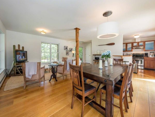 Cape Cod Home 994637