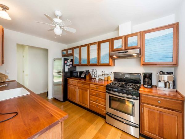 Cape Cod Home 994637