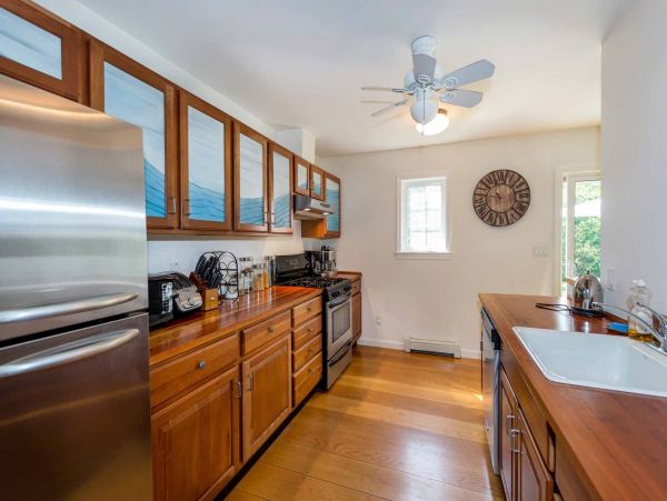 Cape Cod Home 994637