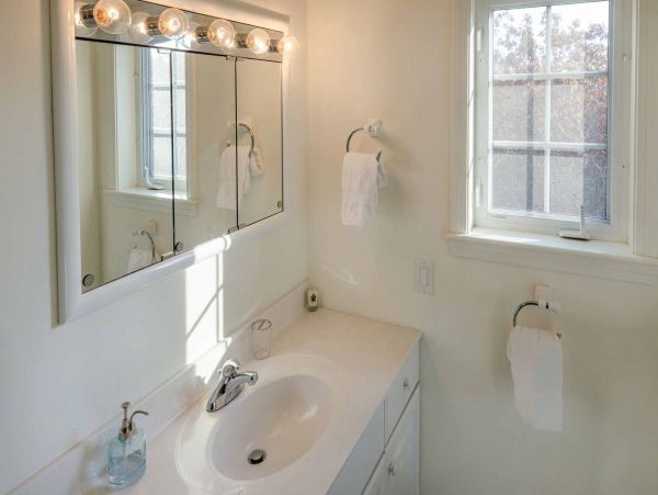 Cape Cod Home 994637