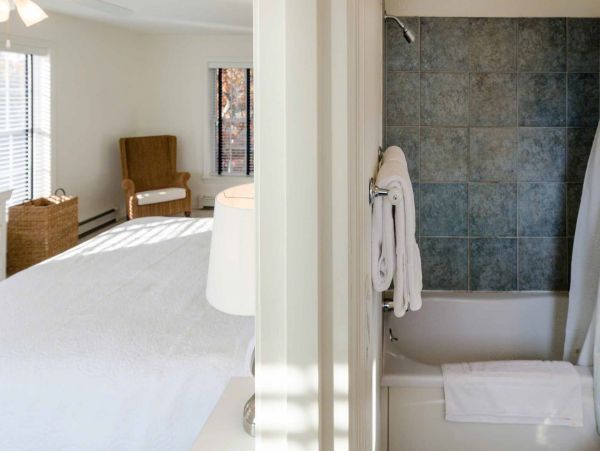 Cape Cod Home 994637
