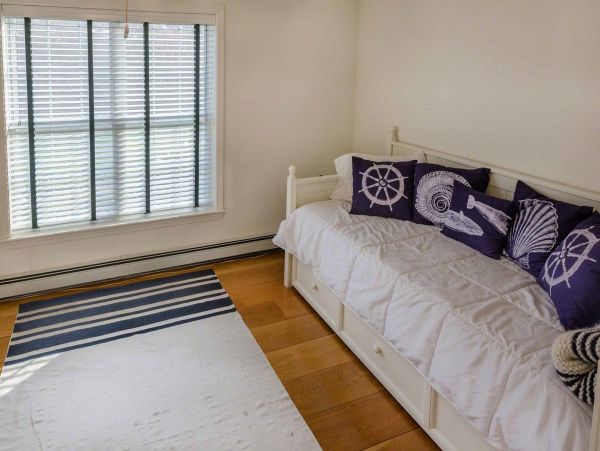 Cape Cod Home 994637