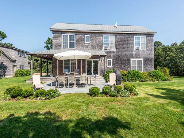 Cape Cod Home 994637