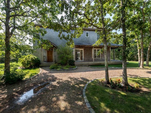 Cape Cod Home 994637