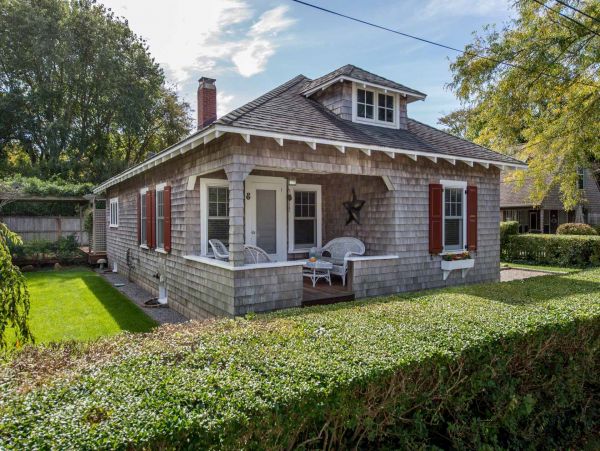 Cape Cod Home 994638