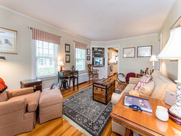 Cape Cod Home 994638
